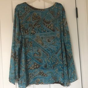 🤩Gorgeous Nicola Flowy Shirt🤩